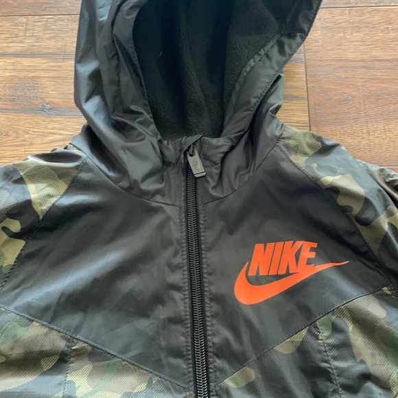 Nike jacket - Picture 2 of 3